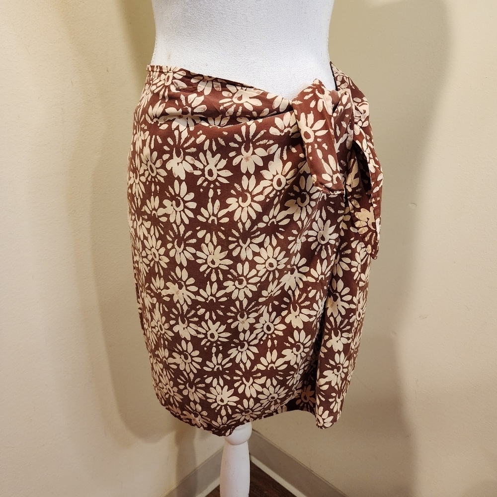 ANN TAYLOR Women's Brown Floral Silk Wrap Mini Skirt size M - Picture 6 of 9